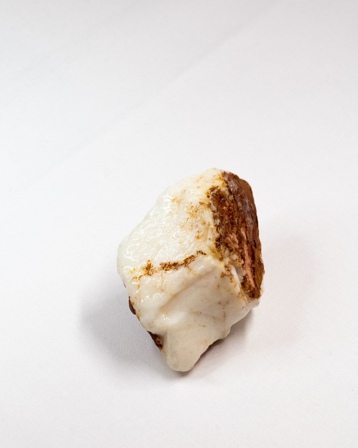 Opal No. 007, white face with a red-brown ironstone edge