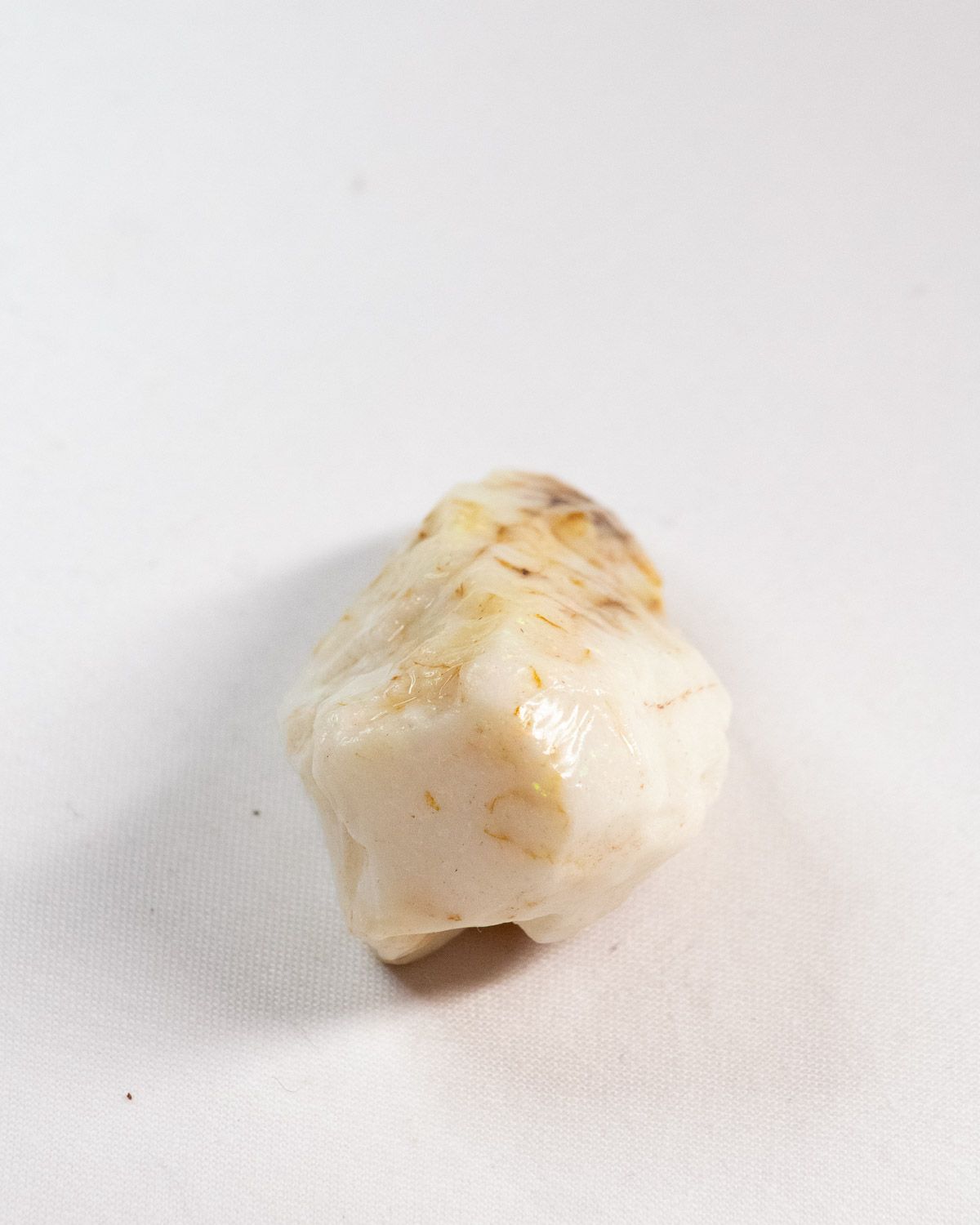 Opal No. 010, end view showing colour
