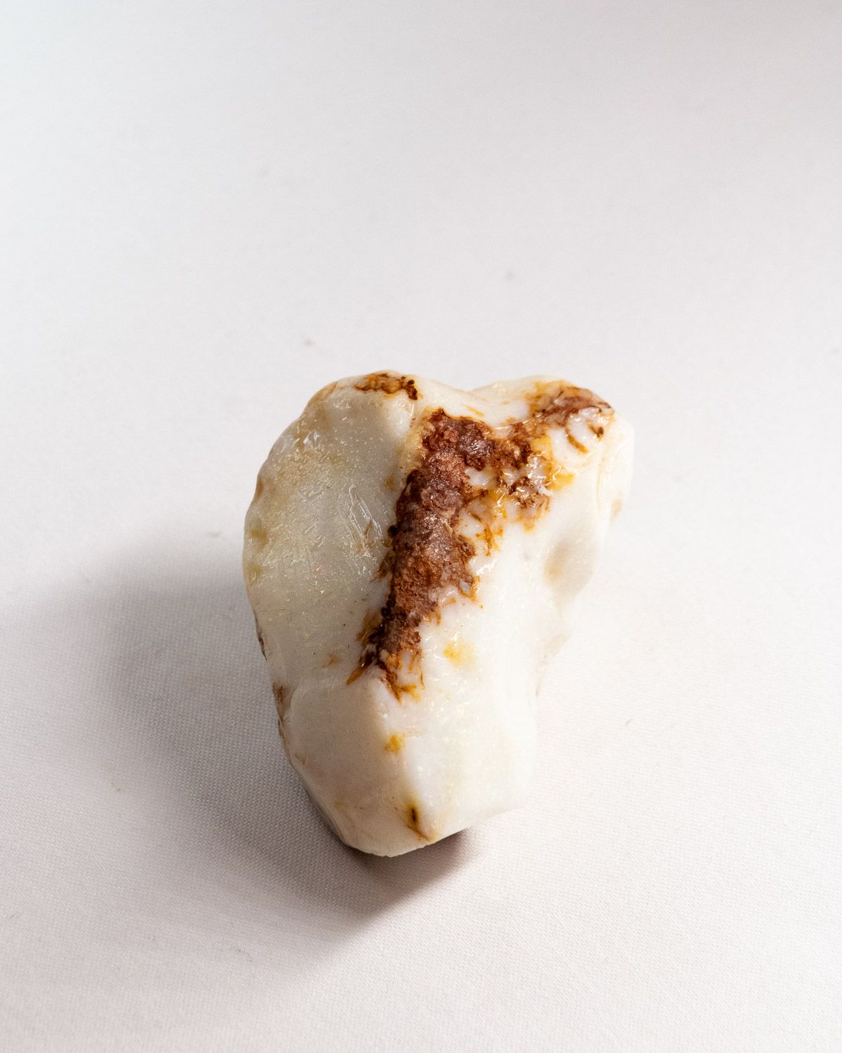 Opal No. 011, front with a seam of red-brown ironstone