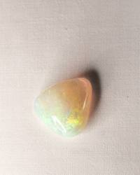 Opal No. 017, face showing a soft honey tone with green fire